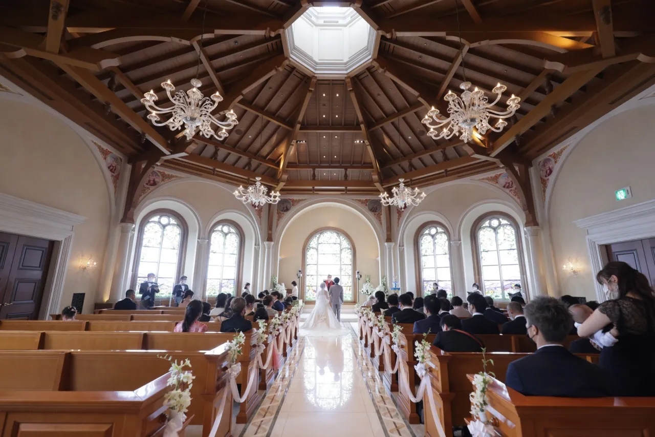 式場価格の半額でクオリティは2倍。賢い花嫁が選ぶ「持ち込みエンドロール」