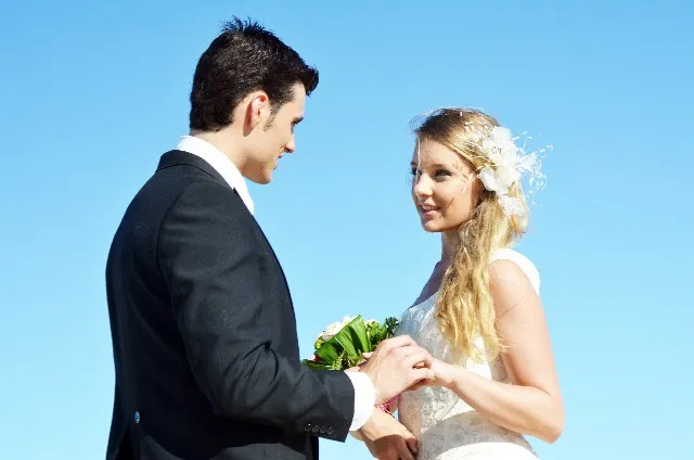 新婚カップルたちは「婚約指輪に対する憧れがあった？なかった？」