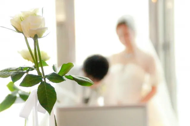 新婚カップルたちに「人気の挙式月、曜日、暦」